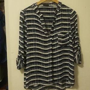 Cuffed women's printed top